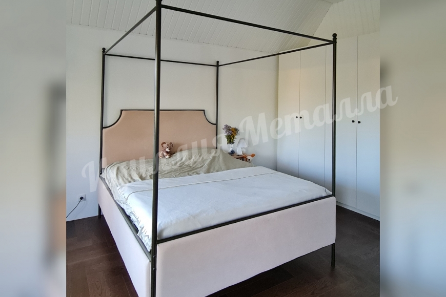 Кровать в стиле лофт с балдахином L-074