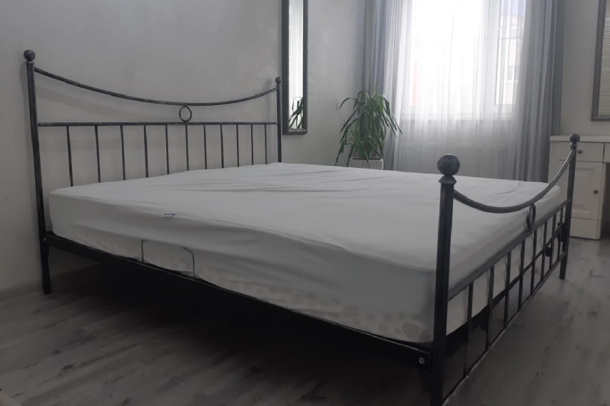 Кровать двуспальная в стиле лофт 001