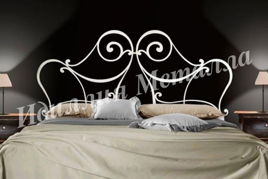 Белая двуспальная кованая кровать для спальни 042