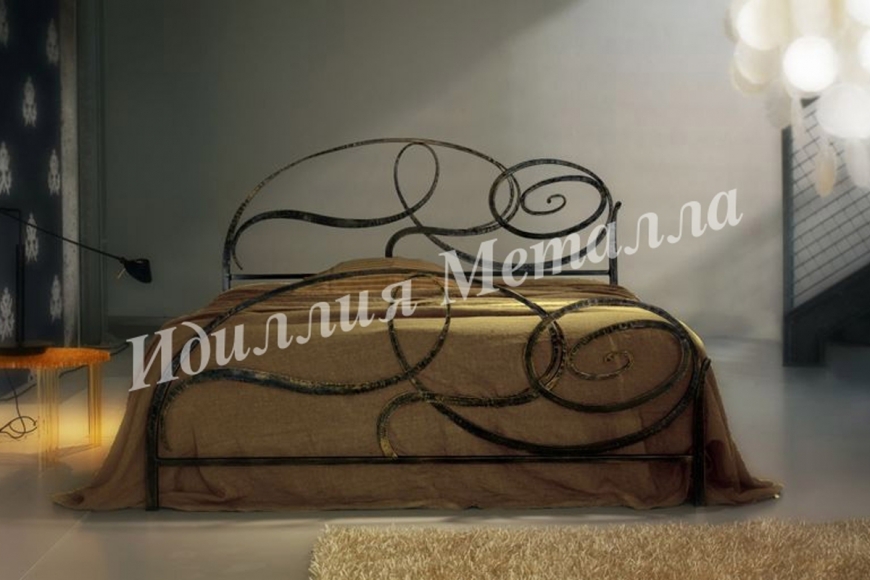 Витиеватая кованая двуспальная кровать для интерьера спальни 053