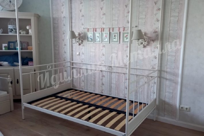 Кровать с балдахином с тремя спинками B-058