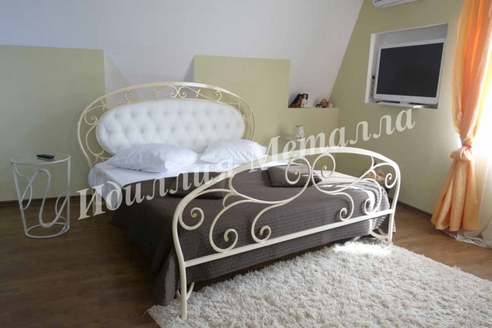Белая кованая кровать K029