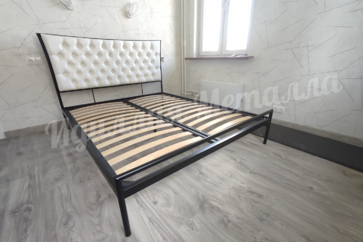 Кровать с мягким изголовьем K044