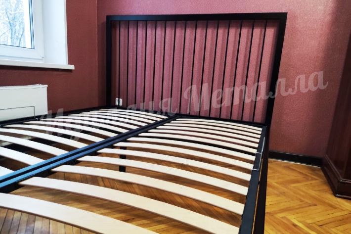 Кровать ручной работы для интерьера в стиле loft L-004