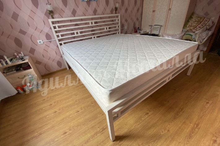 Двуспальная кровать в стиле лофт L-006