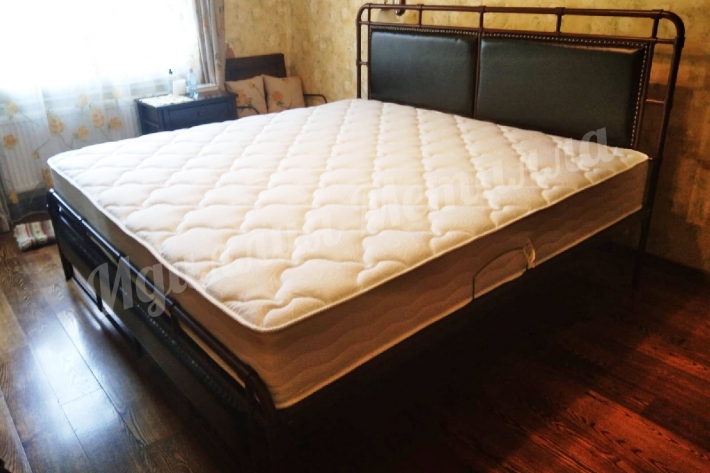 Большая кровать в стиле лофт с мягким изголовьем L-043