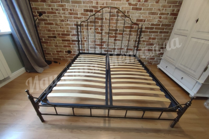 Классическая кровать лофт L-048
