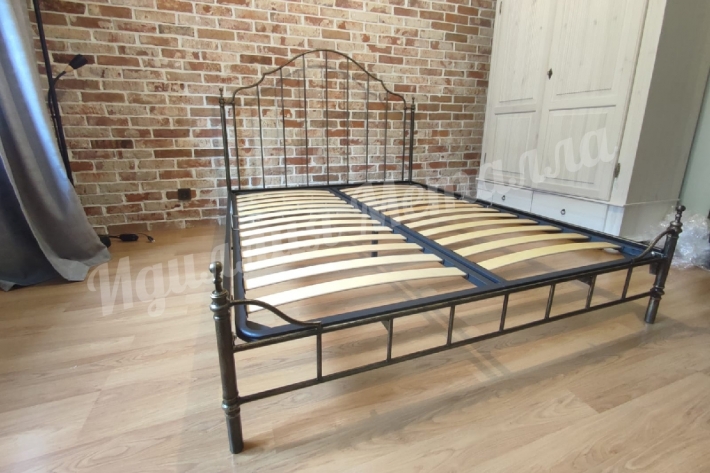 Классическая кровать лофт L-048