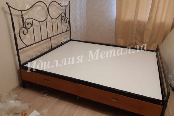 Кровать с ящиком для белья PM-084