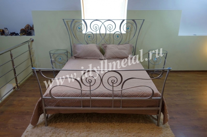 Двуспальная кровать с ажурной ковкой 039