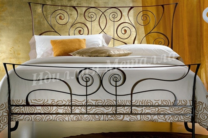 Двуспальная кровать с ажурной ковкой 039