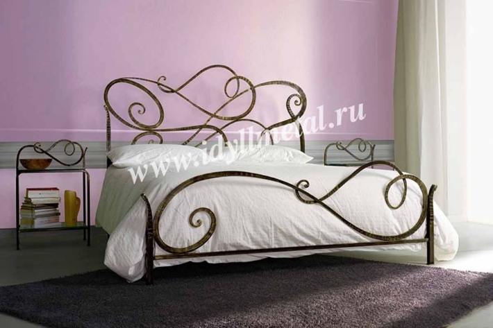 Изысканная кованая двуспальная кровать с художественной ковкой 052