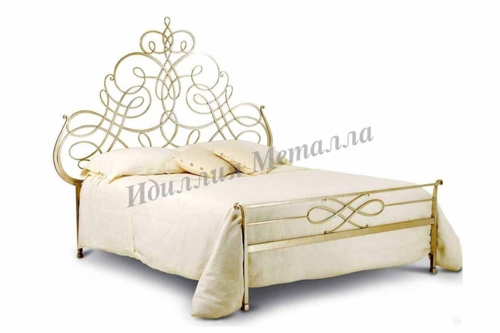 Оригинальная кованая двуспальная кровать с высоким фигурным изголовьем 061