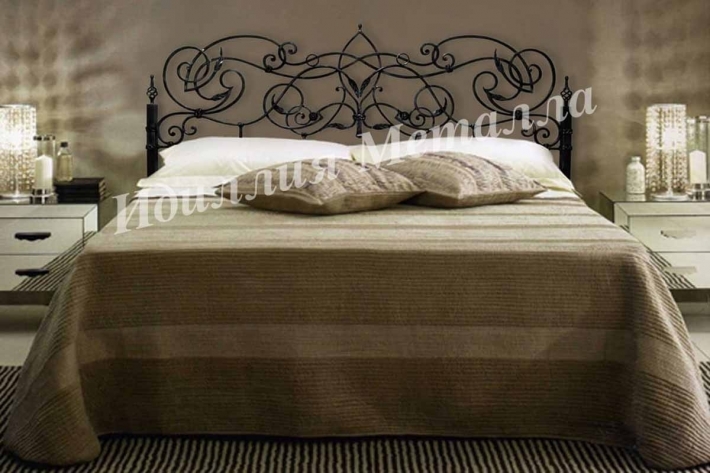 Стильная кованая двуспальная кровать с художественной ковкой 065
